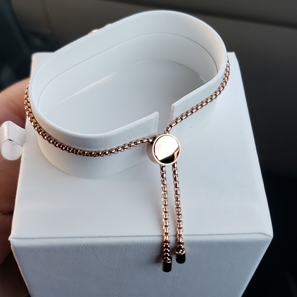 Michael Kors rose gold watch and bracelet - Picture 6 of 11
